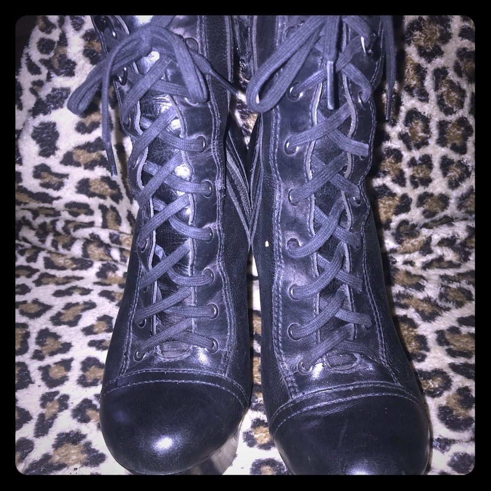 BCBGMAXAZRIA PLATFORM BOOTS